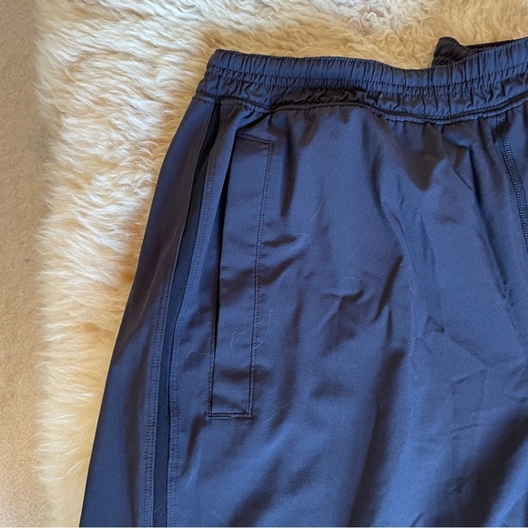 Lululemon short - Picture 2 of 5